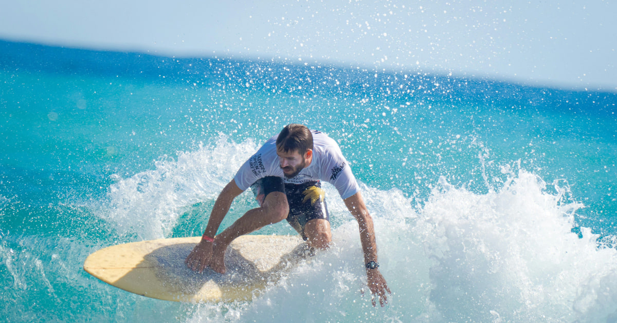Surfen für Einsteiger:innen: So erwischt ihr eure erste Welle